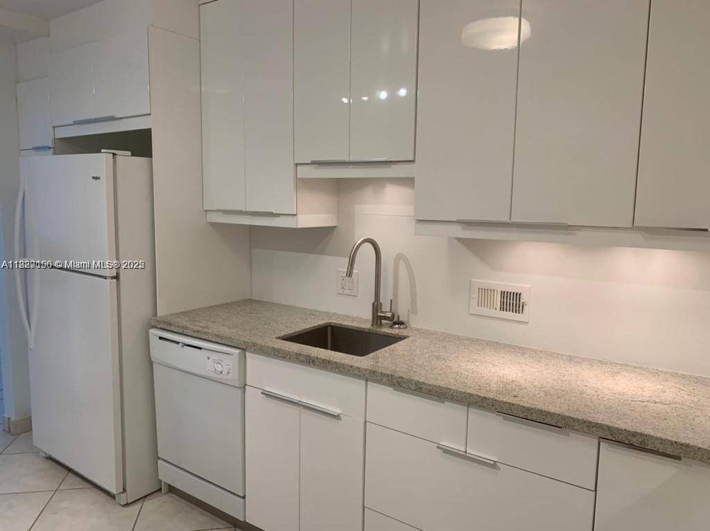 Bal Harbour, FL 33154,10185 Collins Ave #1402