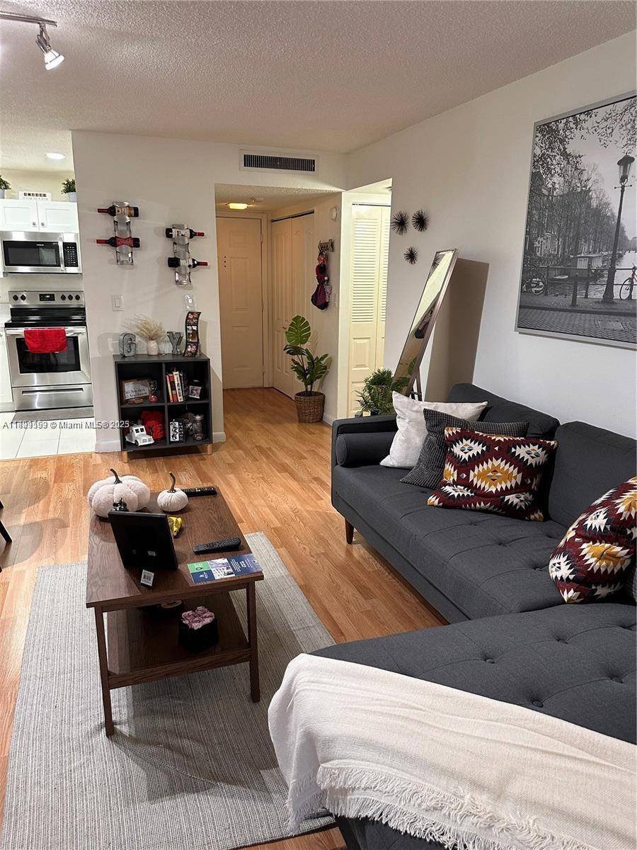Miami, FL 33176,9301 SW 92nd Ave #204B