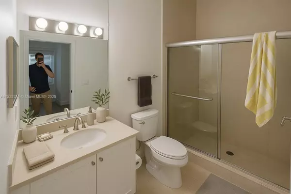 Aventura, FL 33180,19900 E Country Club Dr #104