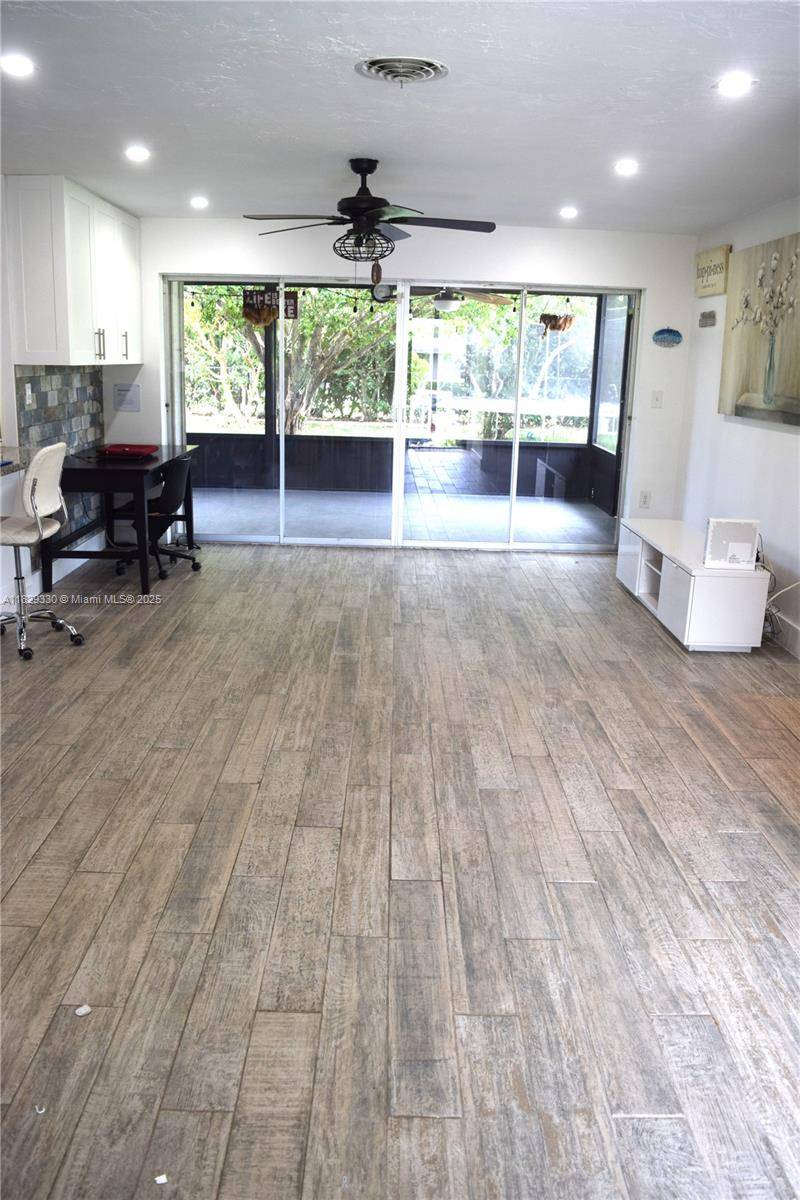 Palmetto Bay, FL 33157,9355 SW 181st St
