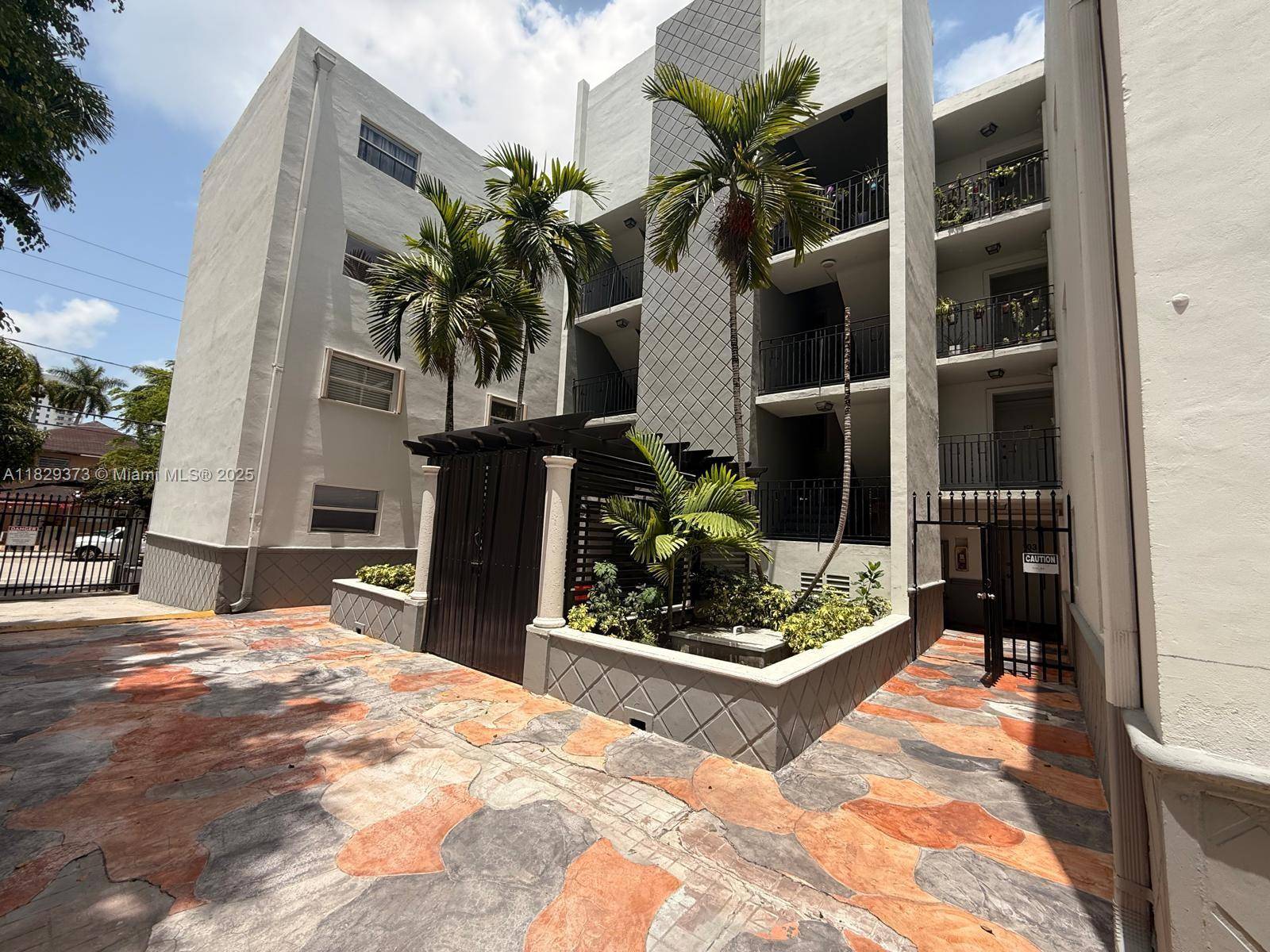 444 SW 4th St #302, Miami, FL 33130