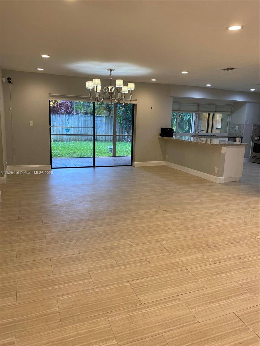 Plantation, FL 33324,10400 NW 5th Ct