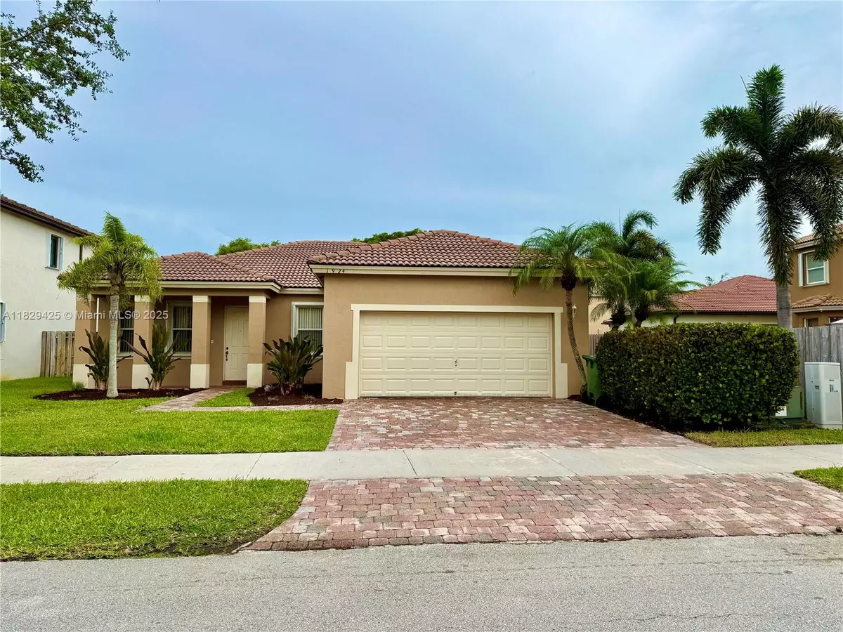 Homestead, FL 33035,1924 SE 17 court #1924
