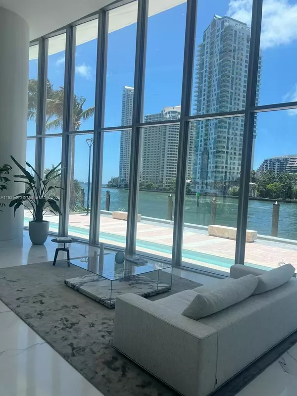 300 Biscayne Boulevard Way #5009W, Miami, FL 33131