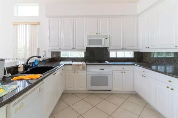 Miramar, FL 33029,17999 SW 35th St
