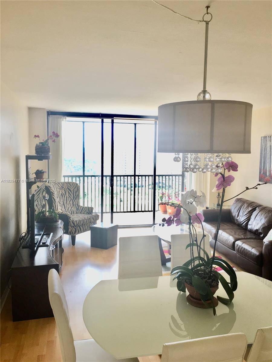 Aventura, FL 33180,20379 W Country Club Dr #1737