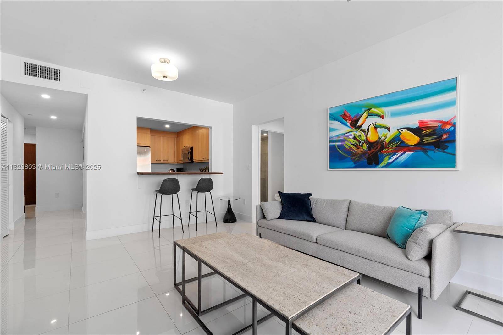 Miami Beach, FL 33139,225 Collins Ave #3K