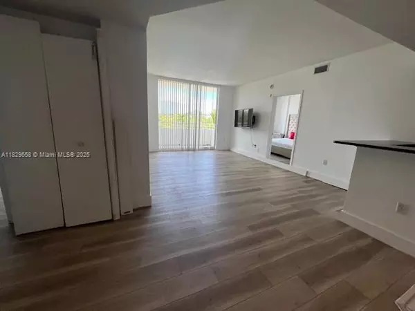 2775 NE 187th St #202, Aventura, FL 33180