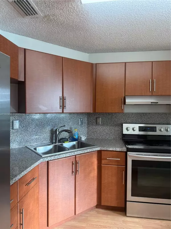 Miami, FL 33196,10010 Hammocks Blvd #203-2