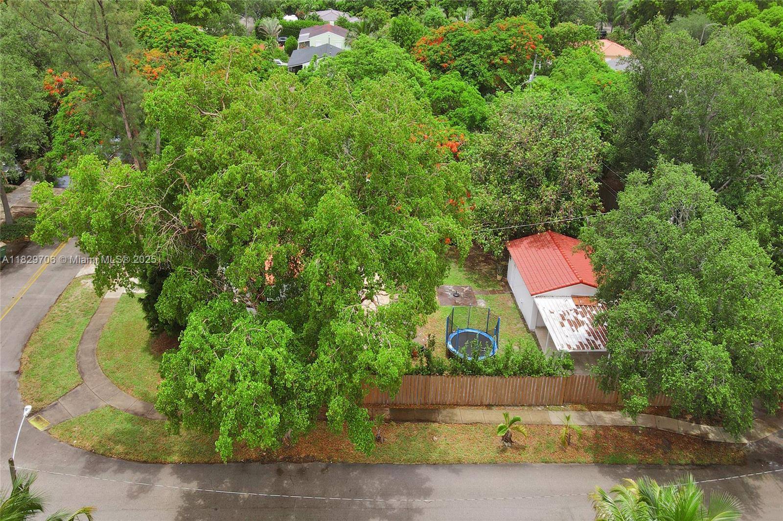 North Miami, FL 33161,871 NE 122nd St