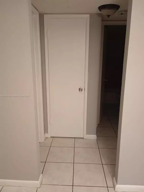 North Lauderdale, FL 33068,1201 SW 50th Ave #211-4