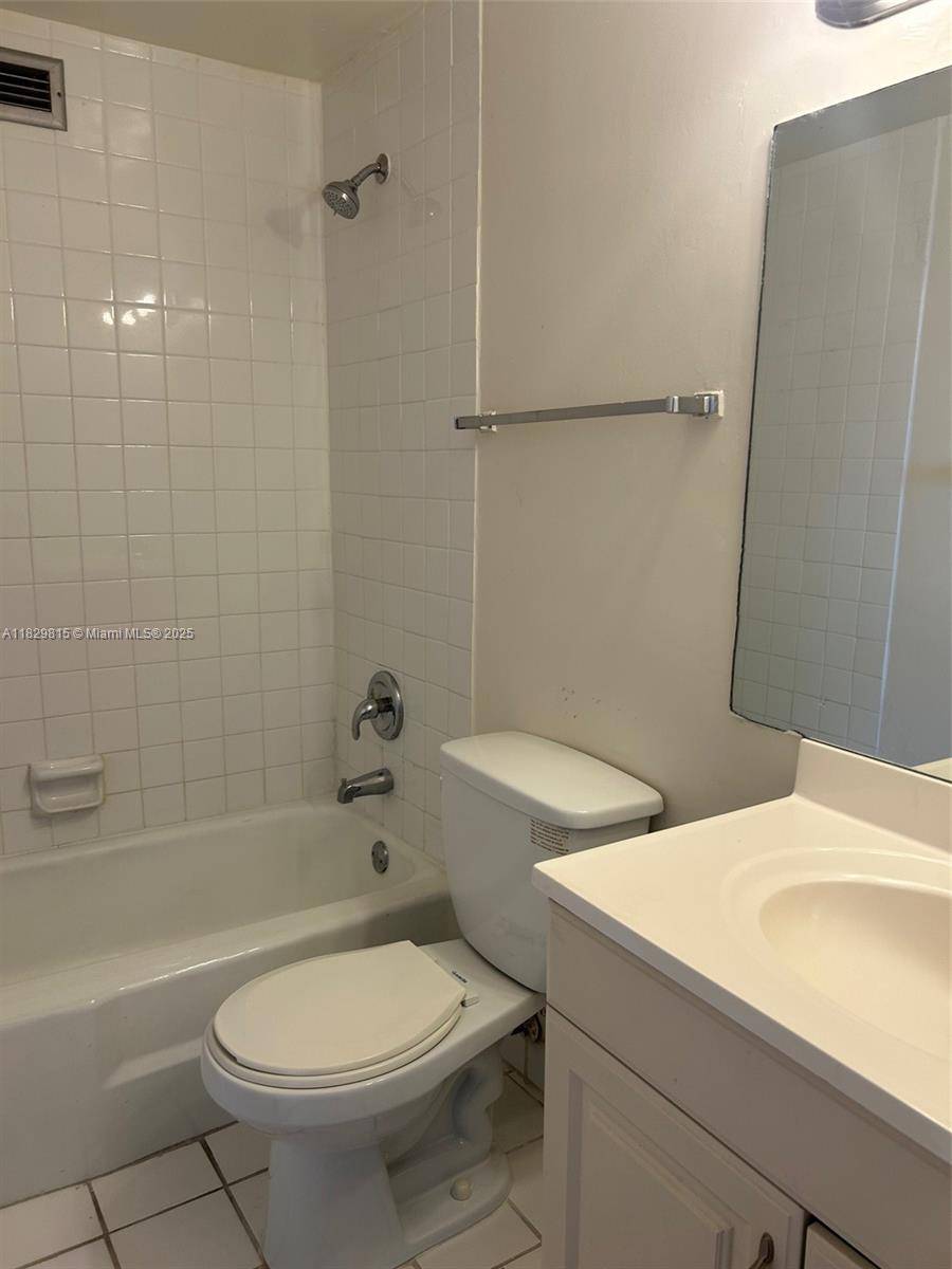 Miami, FL 33131,801 Brickell Bay Dr #1167