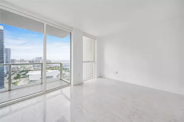 Miami, FL 33132,244 Biscayne Blvd #3704