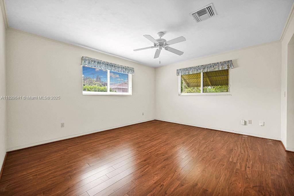 Palmetto Bay, FL 33158,8240 SW 141st St