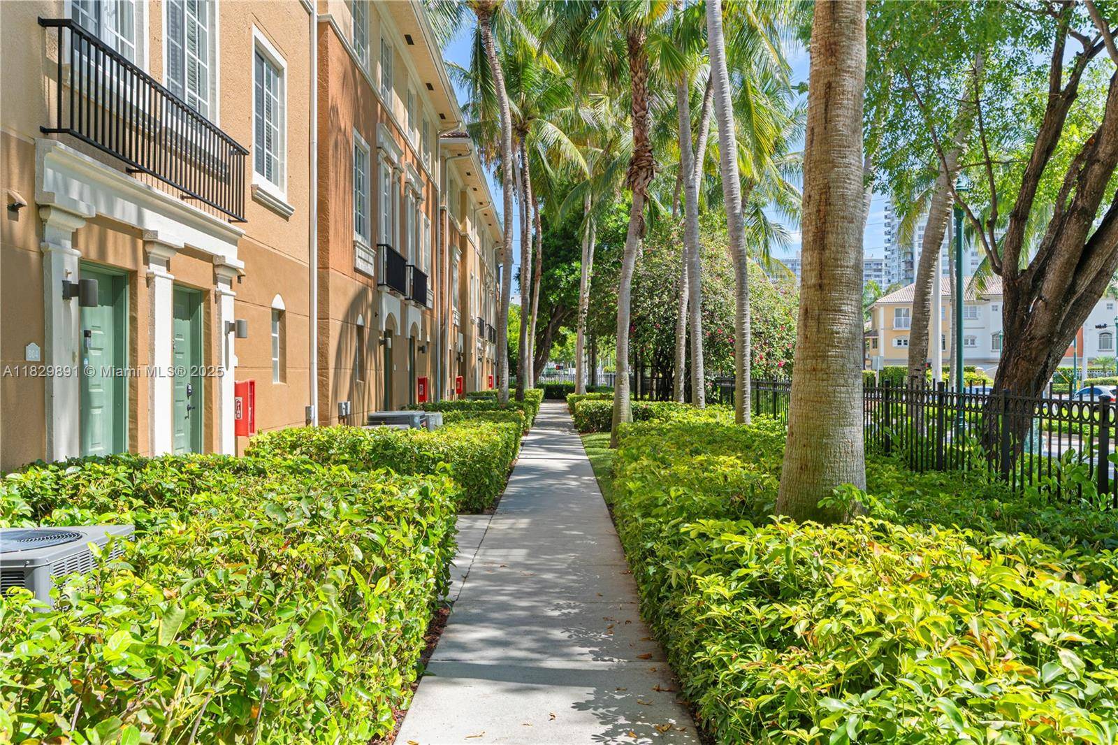 Aventura, FL 33180,2811 NE 185th St #804