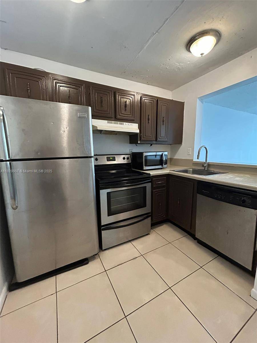 Miami, FL 33169,496 NW 165th St Rd #D-310