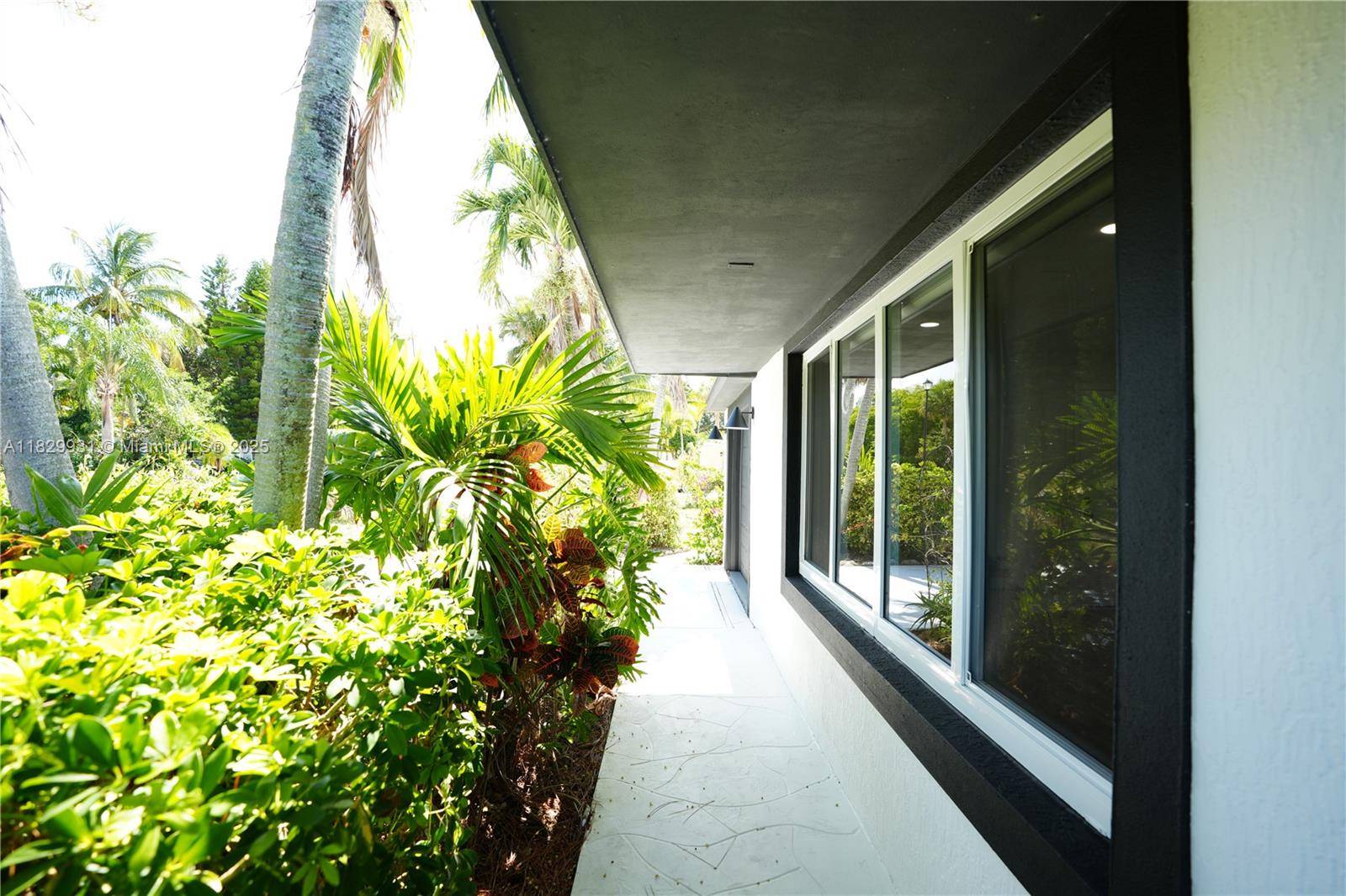 North Palm Beach, FL 33403,2573 Conroy Dr