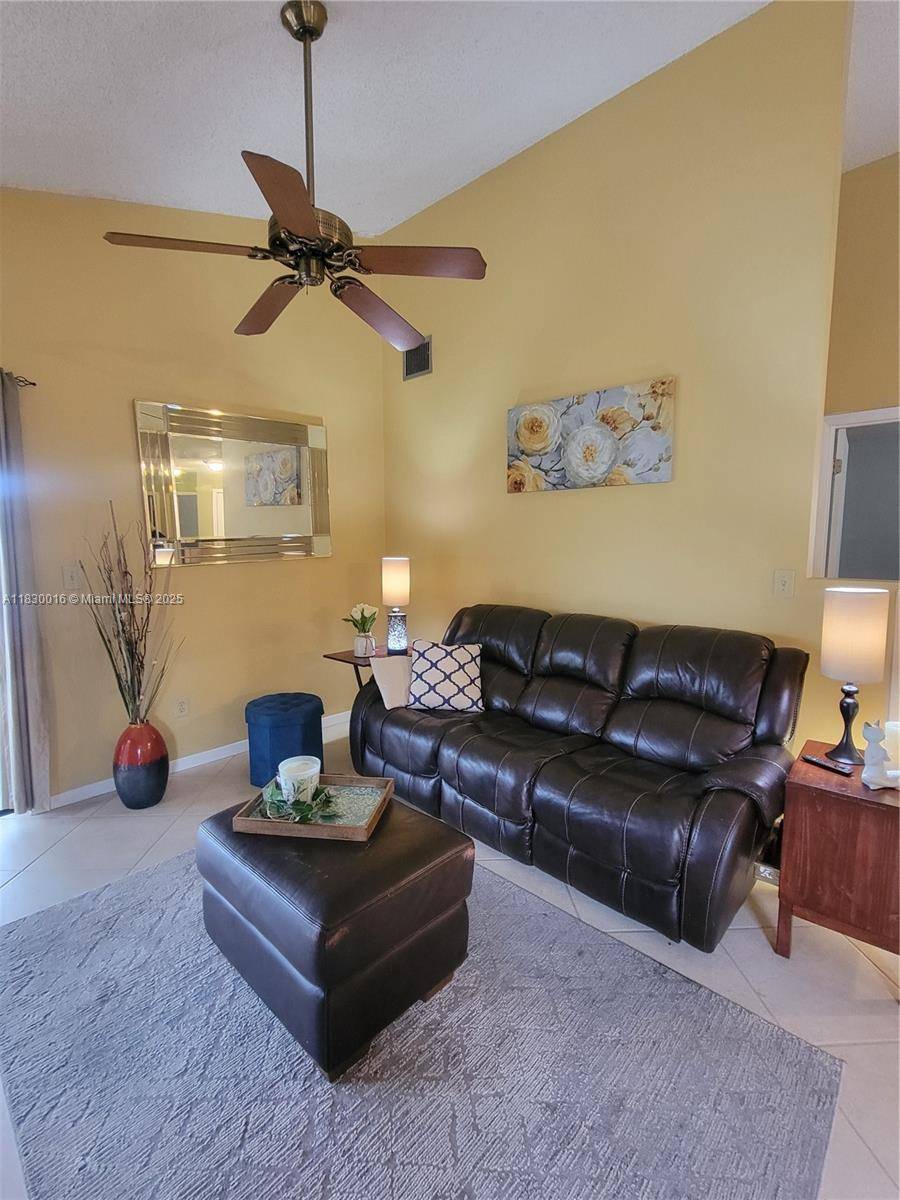 Pembroke Pines, FL 33025,810 SW 113th Ter