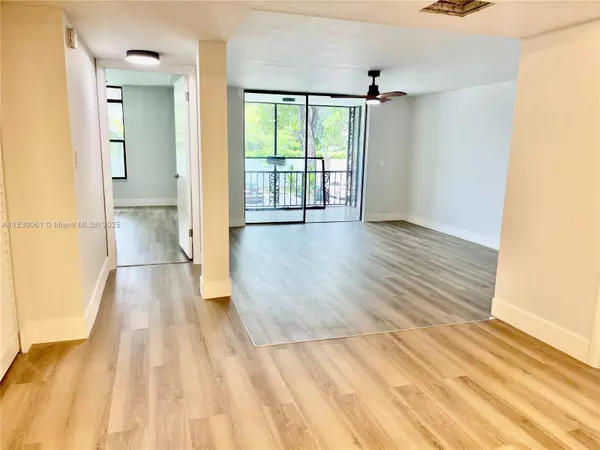 Lauderhill, FL 33319,3680 Inverrary Dr #2B