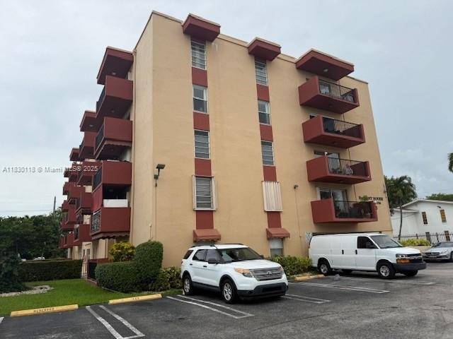 5280 NW 7th St #407, Miami, FL 33126