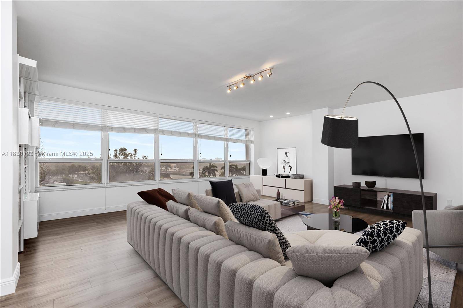 Miami Beach, FL 33140,4925 Collins Ave #6G