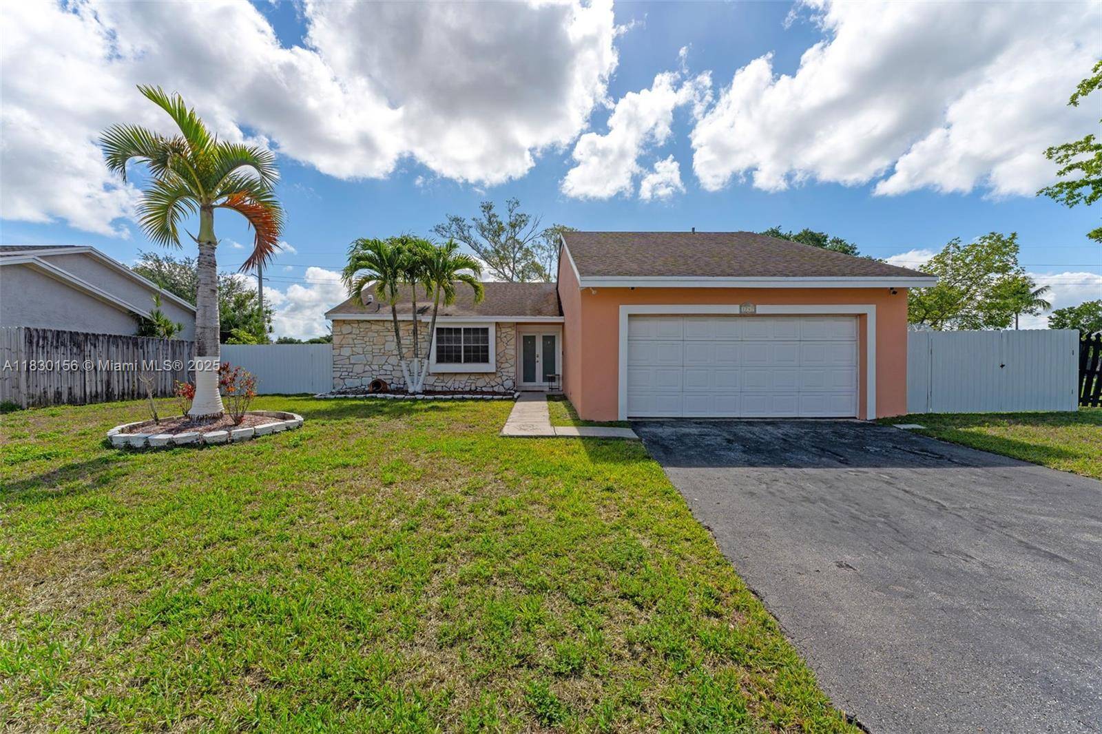Homestead, FL 33035,1747 N Goldeneye Ln