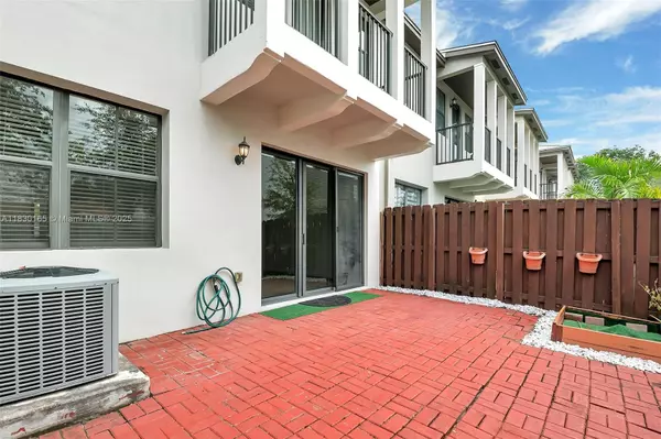 Doral, FL 33178,5840 NW 104th Path #5840