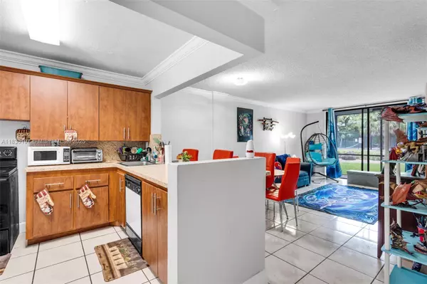 9460 Fontainebleau Blvd #125, Miami, FL 33172
