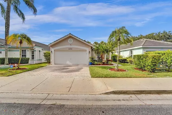 9010 N Lake Park Cir N, Davie, FL 33328