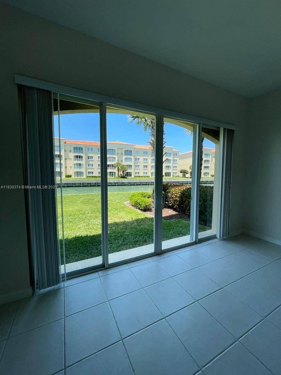Fort Pierce, FL 34949,19 W Harbour Isle Dr W #103