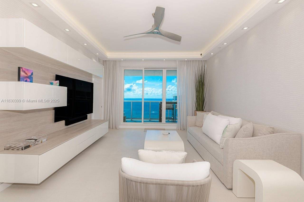 Miami Beach, FL 33139,2301 Collins Ave #PH20