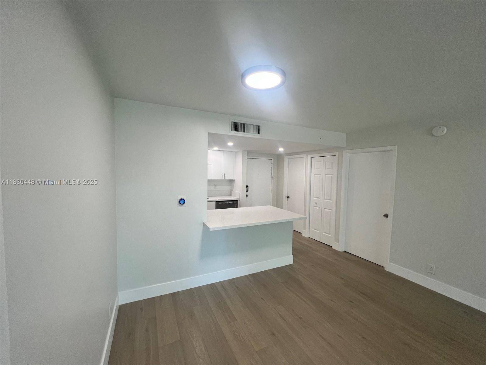 Weston, FL 33326,100 Lakeview Dr #216