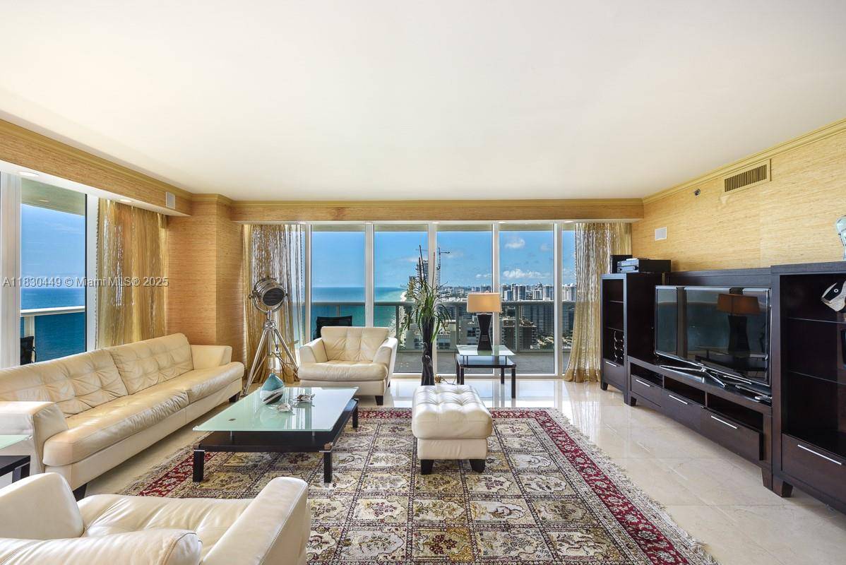 Hallandale Beach, FL 33009,1830 S Ocean Dr #3402