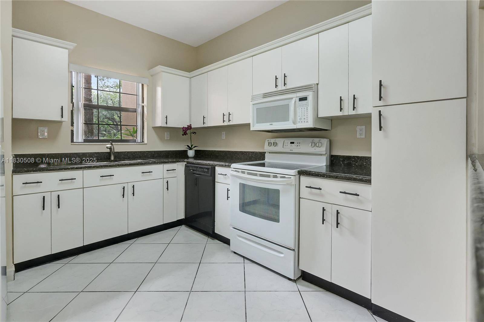 Miami Lakes, FL 33014,15501 Miami Lakeway N #106