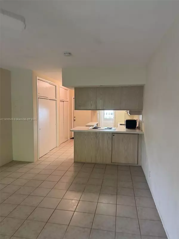 Coral Gables, FL 33146,6580 Santona St #A34