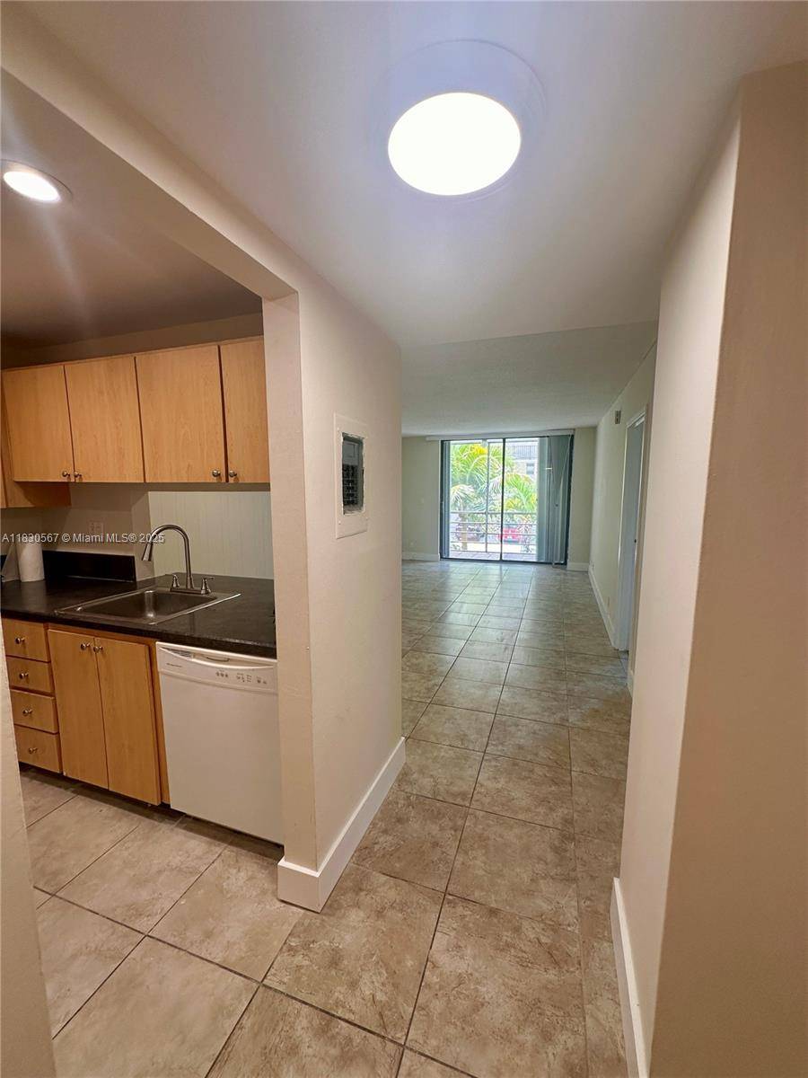 North Miami Beach, FL 33160,2935 NE 163rd St #3P