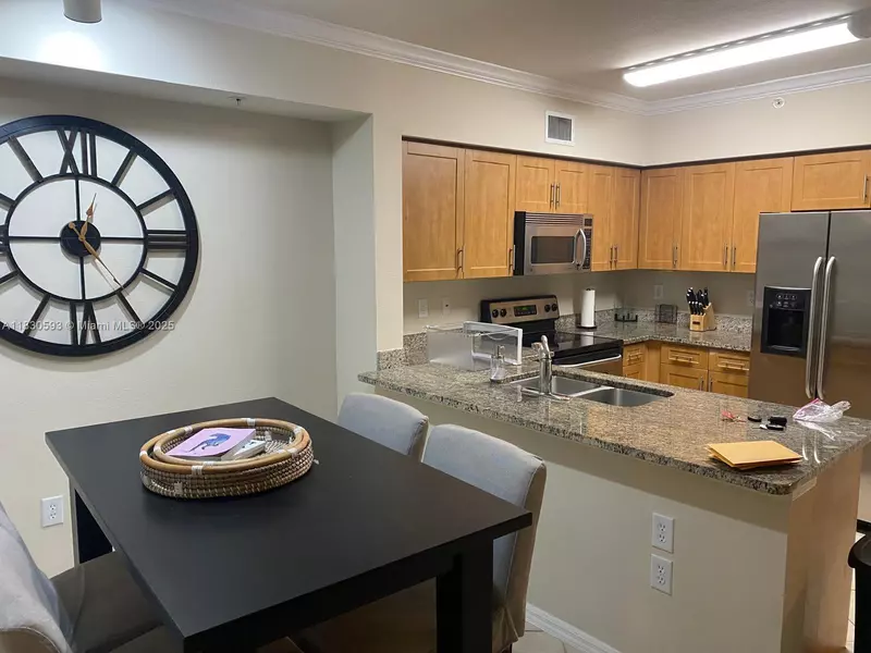 6400 Emerald Dunes Dr #303, West Palm Beach, FL 33411