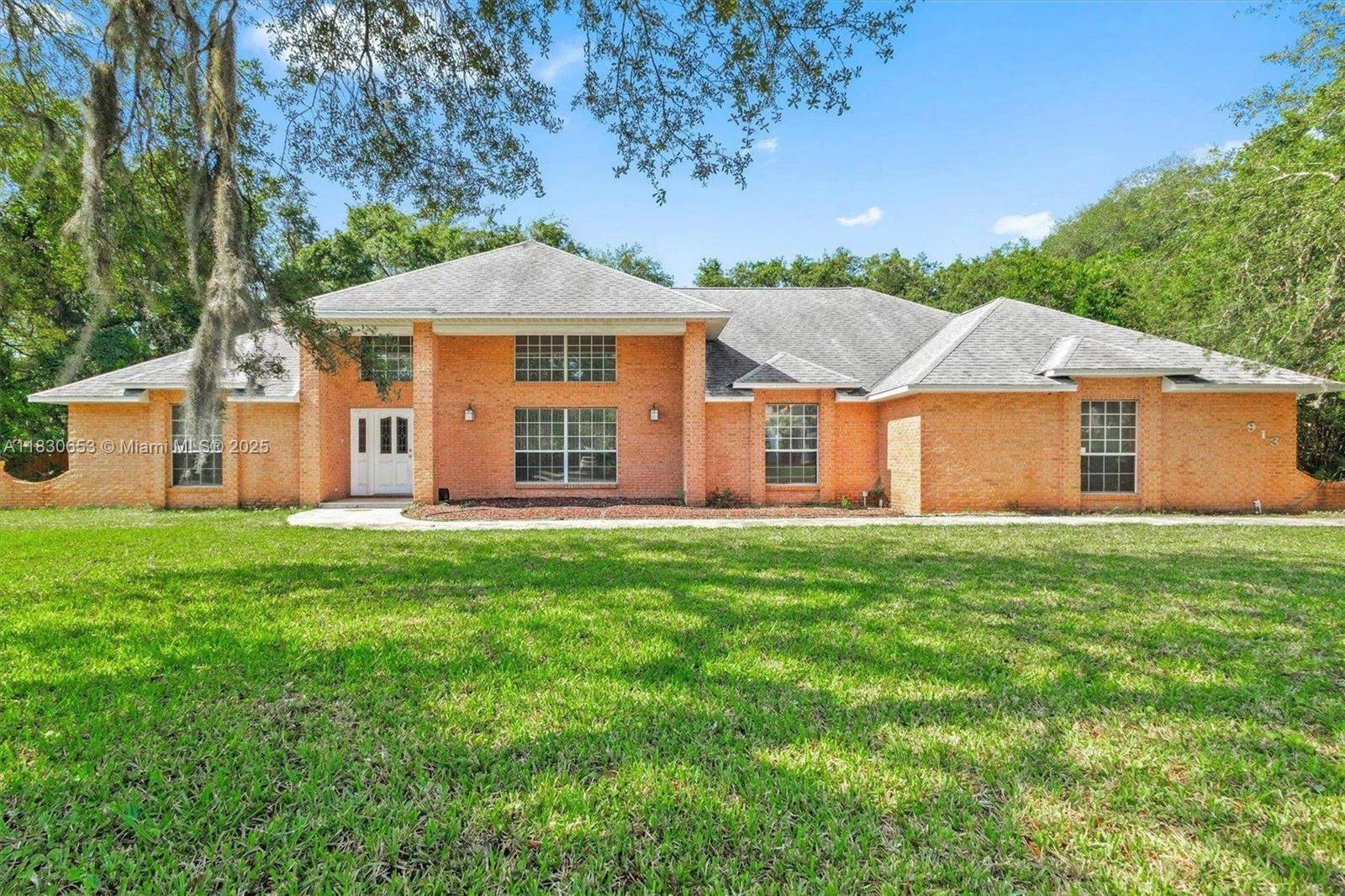 913 Chippewa St, St Augustine, FL 32086