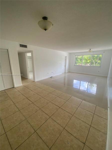 6930 Miami Gardens Dr #1-202, Hialeah, FL 33015