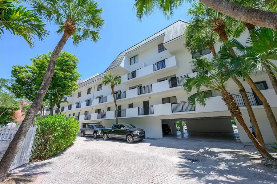 6901 Edgewater Dr #328, Coral Gables, FL 33133