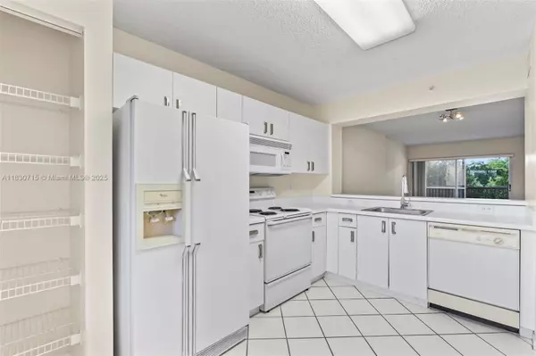 Tamarac, FL 33321,9511 Weldon Cir #G406