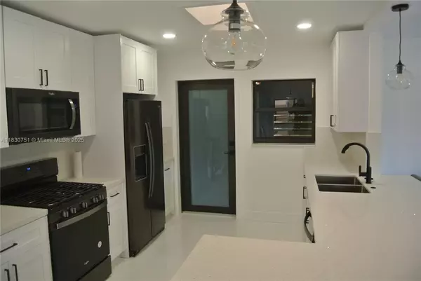 Cutler Bay, FL 33157,10230 Dolphin Rd #1