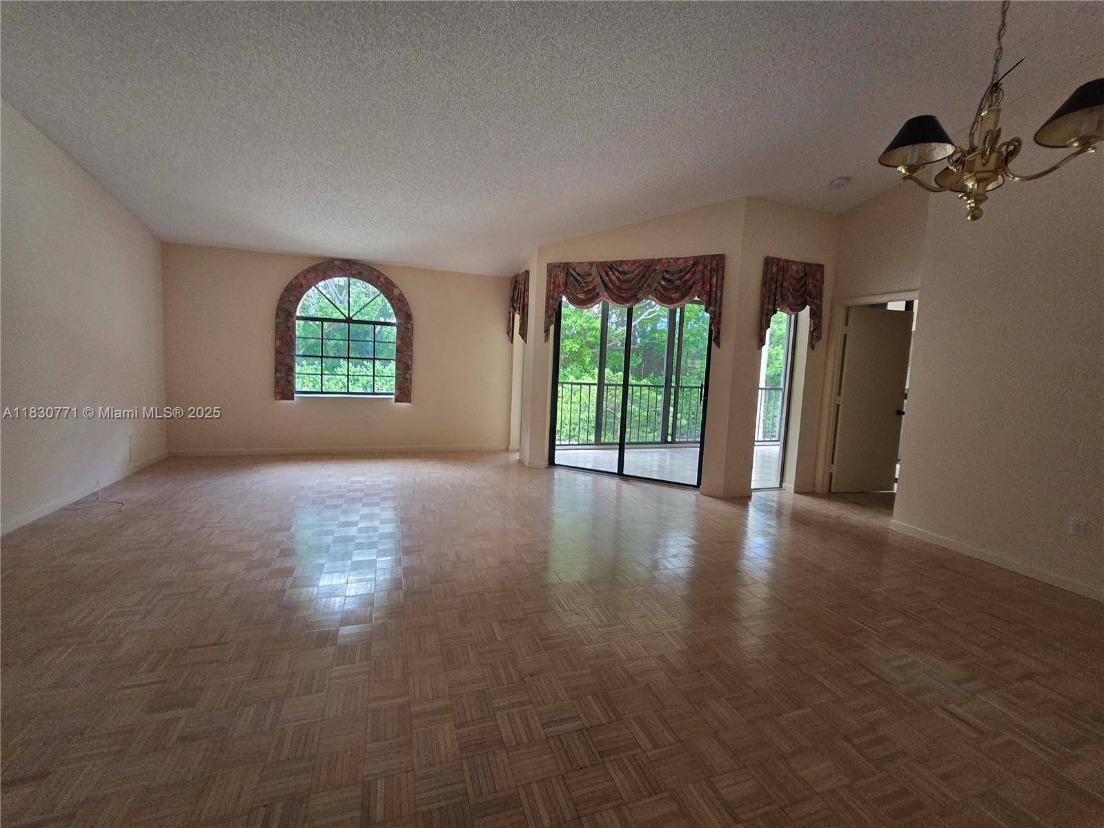 Boynton Beach, FL 33437,5139 Europa Dr #P