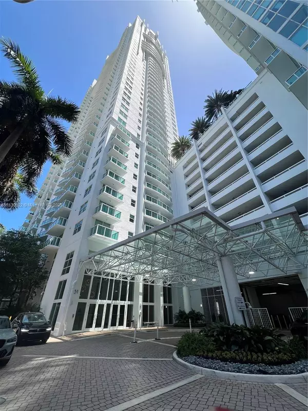 Miami, FL 33131,31 SE 5th St #3010
