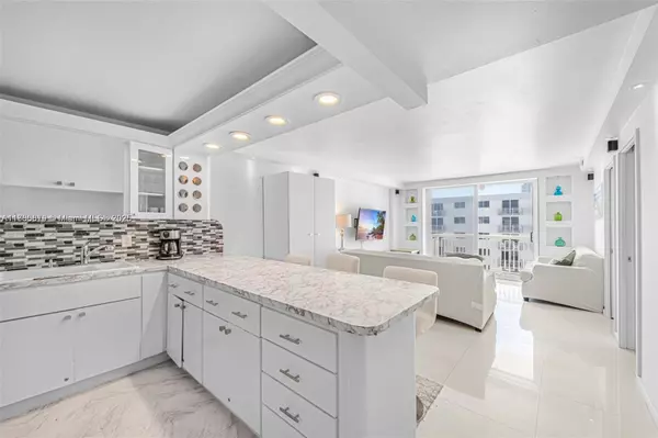 Miami Beach, FL 33139,401 Ocean Dr #1008