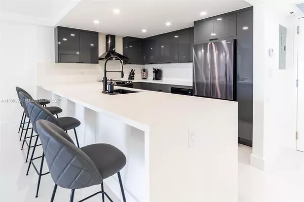 Miami Beach, FL 33140,5701 Collins Ave #601