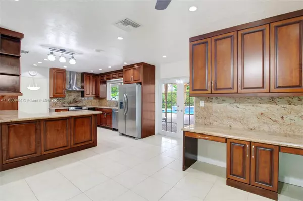North Miami, FL 33181,11645 NE 20th Dr