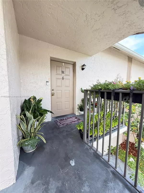 Homestead, FL 33034,889 Hamilton Dr #889H