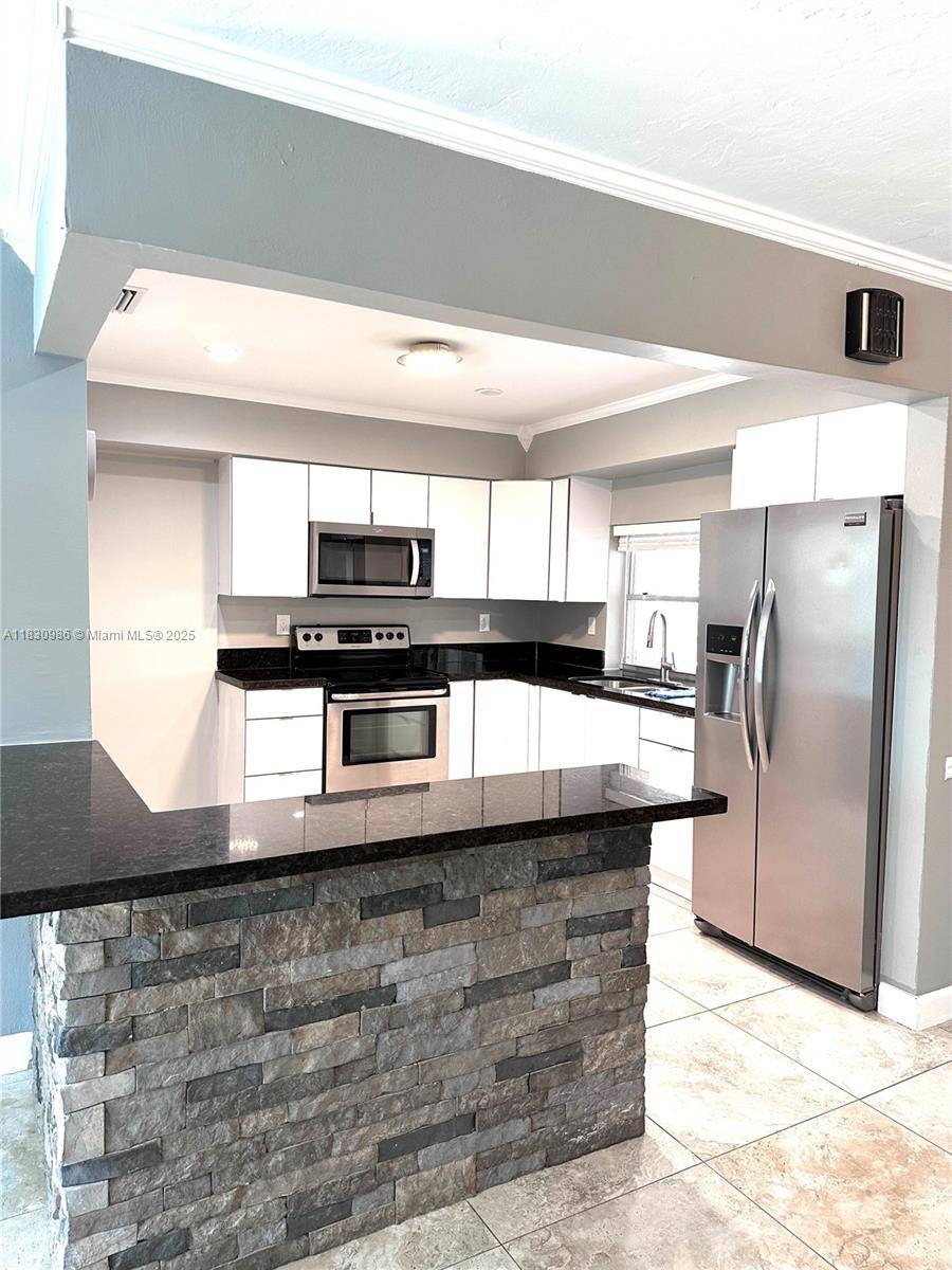 Pembroke Pines, FL 33024,8761 NW 12th St