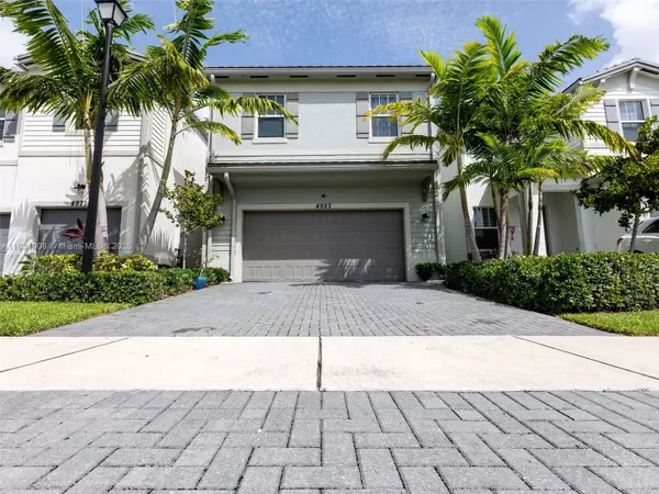 4923 NW 48th Ter, Tamarac, FL 33319